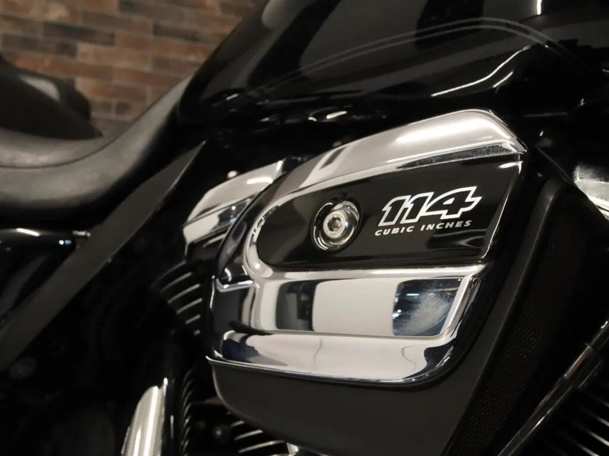 Harley-Davidson 114 Road Glide Ultra (2019) - FLTRXU (12)