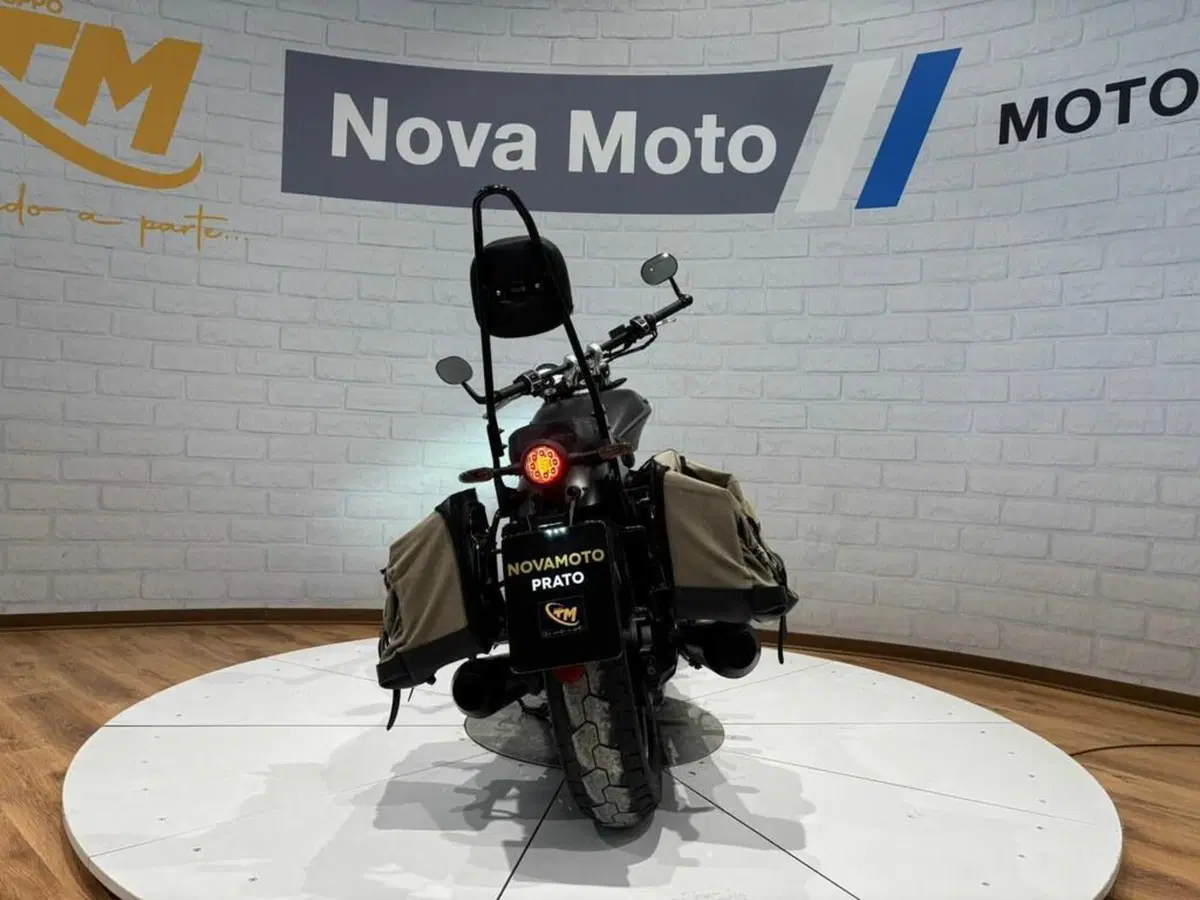 Moto Guzzi V9 Bobber (2021 - 25) (3)