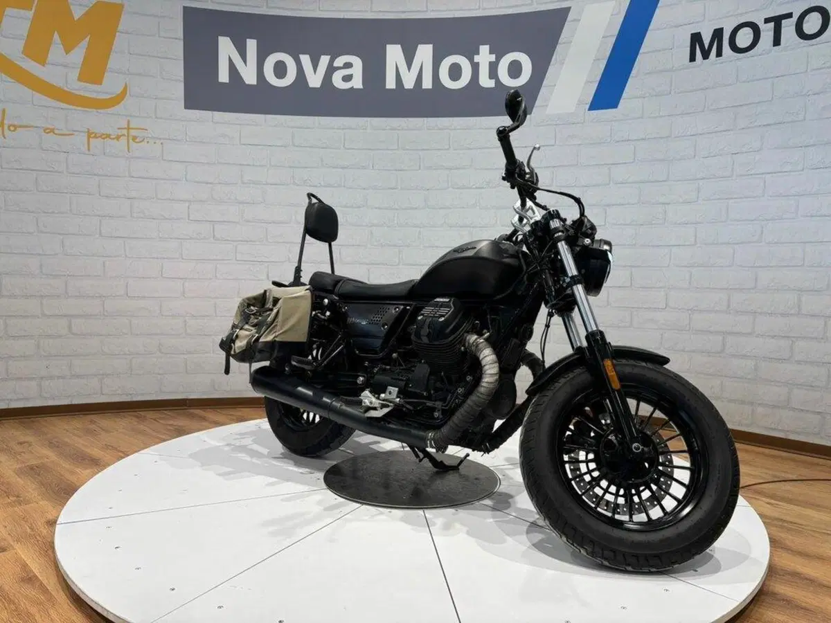 Moto Guzzi V9 Bobber (2021 - 25) (5)
