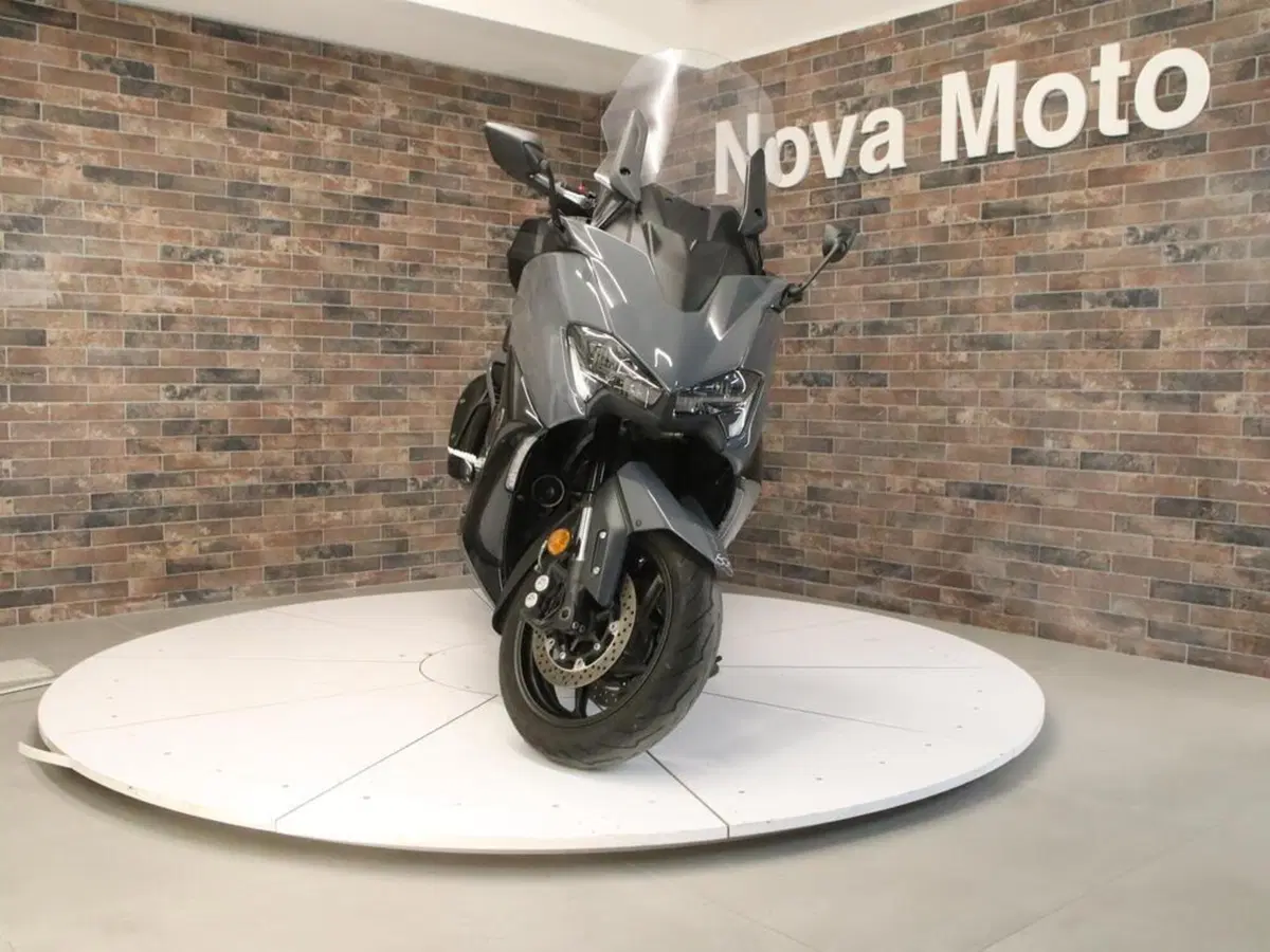 Yamaha T-Max 560 Tech Max (2021) (4)