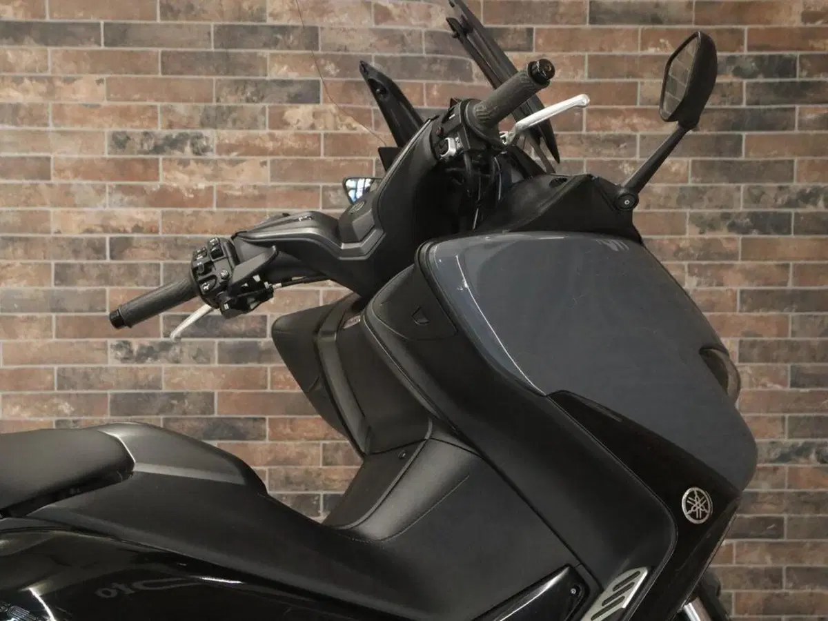 Yamaha T-Max 560 Tech Max (2021) (9)