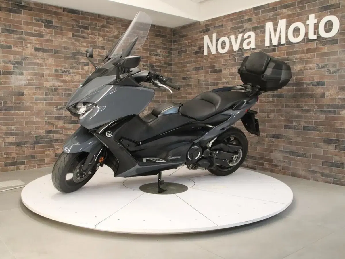 Yamaha T-Max 560 Tech Max (2021) (2)
