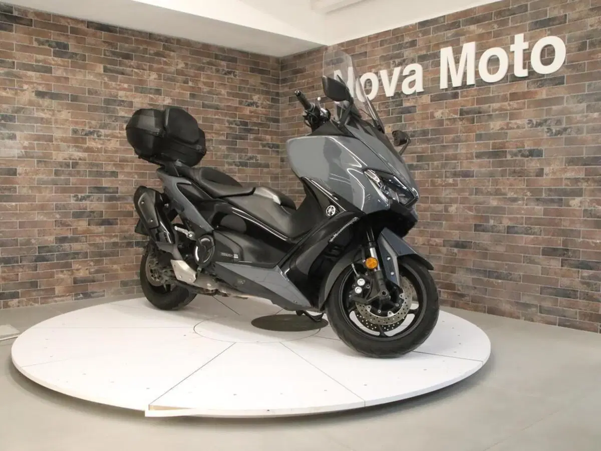 Yamaha T-Max 560 Tech Max (2021) (6)
