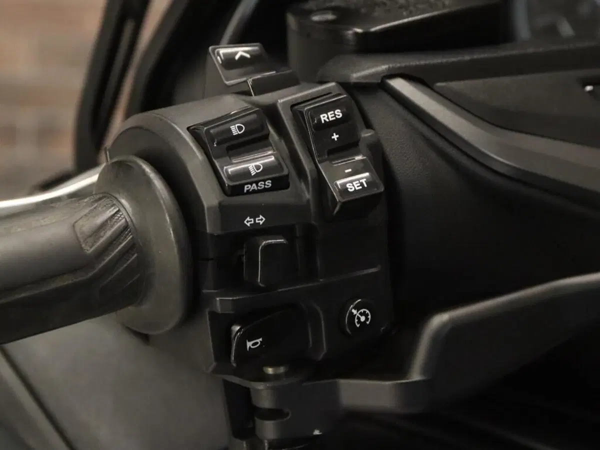 Yamaha T-Max 560 Tech Max (2021) (13)