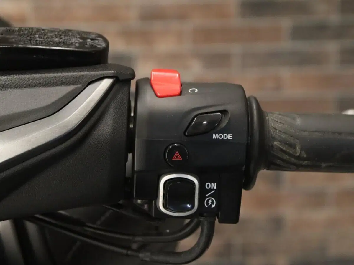 Yamaha T-Max 560 Tech Max (2021) (14)