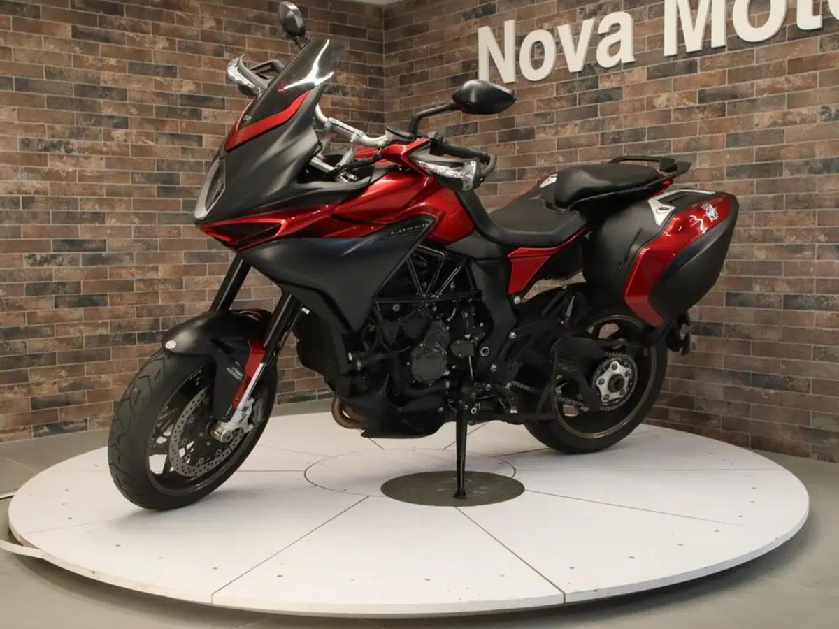 MV Agusta Turismo Veloce 800 Lusso (2021 - 23) (2)