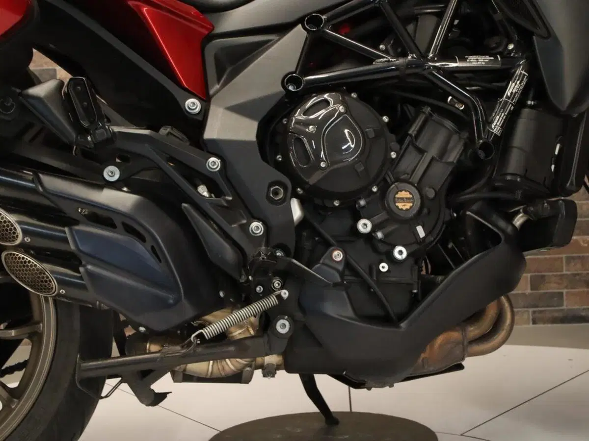 MV Agusta Turismo Veloce 800 Lusso (2021 - 23) (15)
