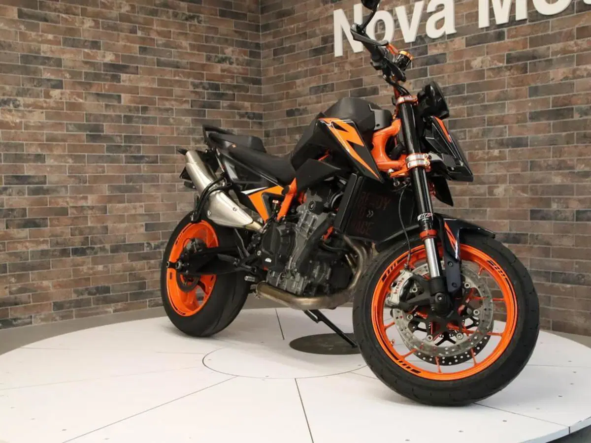 KTM 890 Duke R (2021) (7)