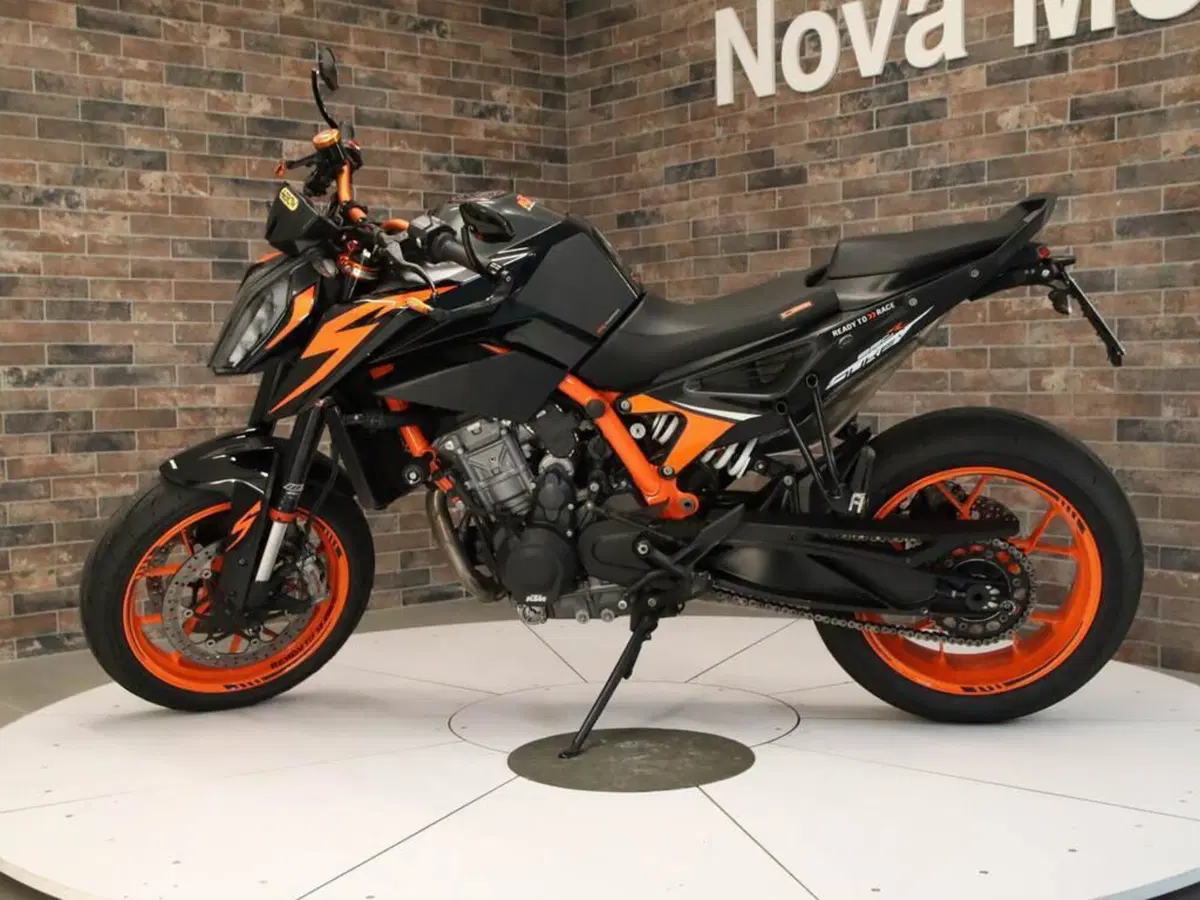 KTM 890 Duke R (2021) (2)