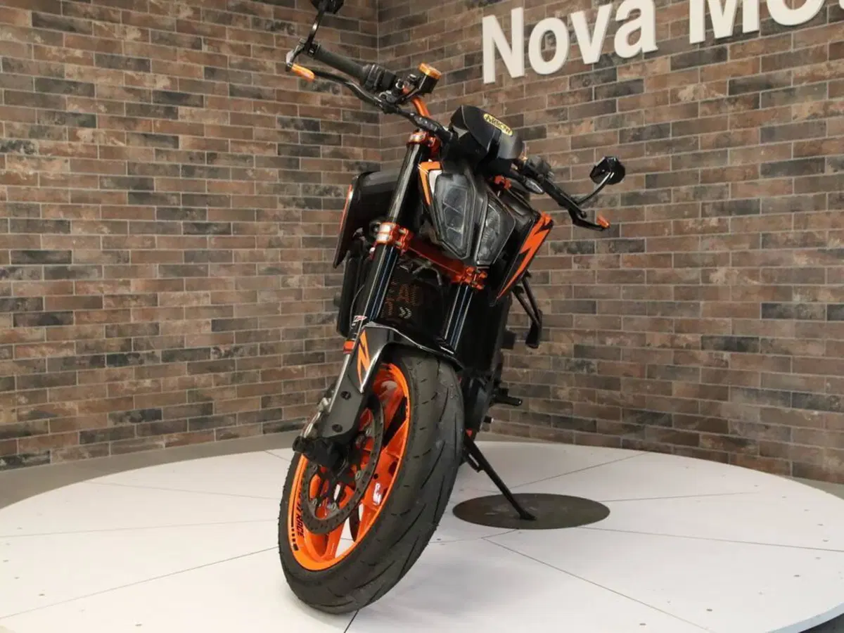 KTM 890 Duke R (2021) (5)