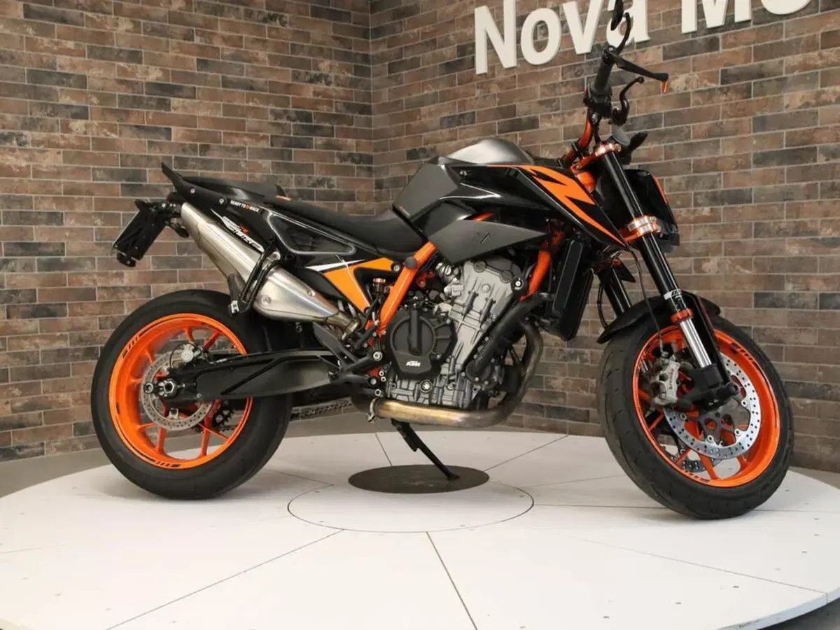 KTM 890 Duke R (2021) (8)