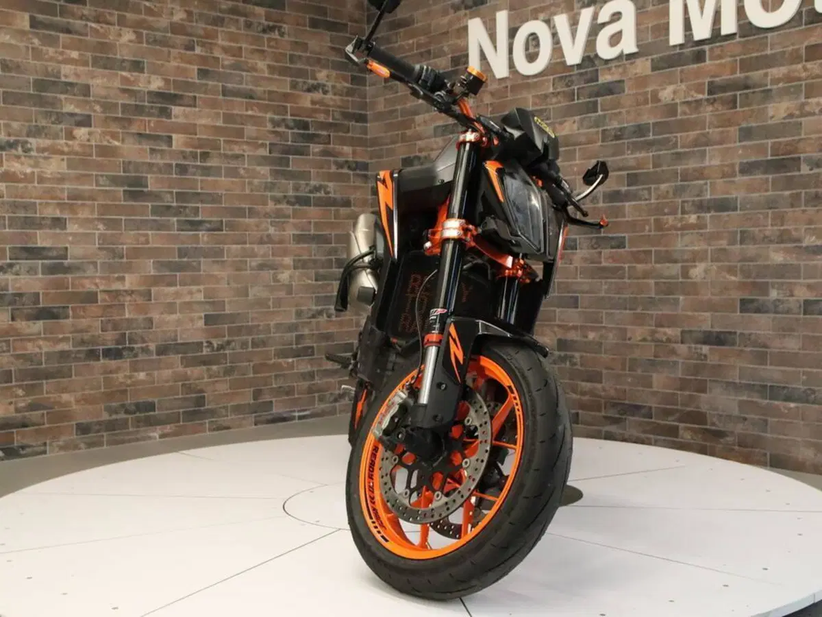 KTM 890 Duke R (2021) (6)