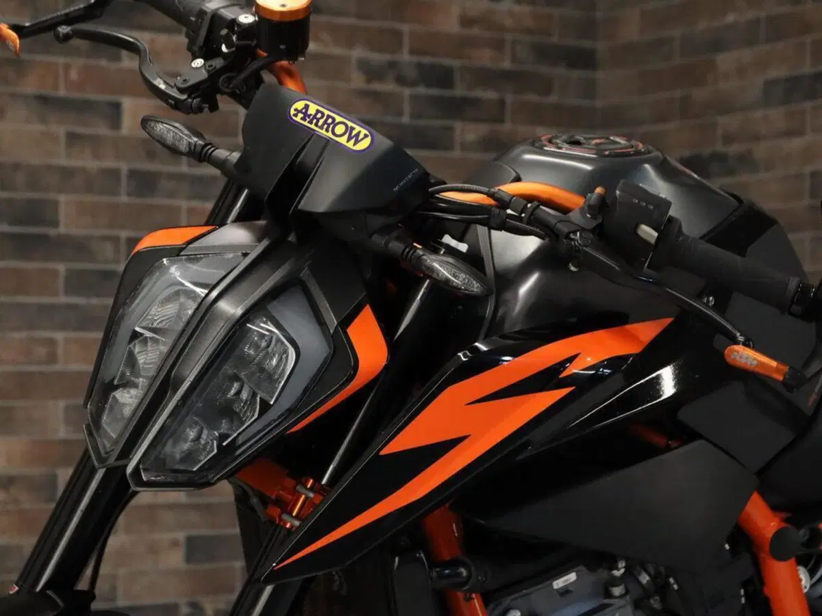 KTM 890 Duke R (2021) (12)