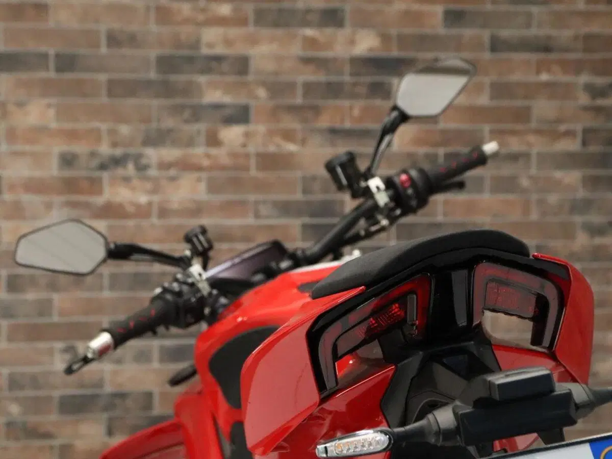 Ducati Streetfighter V4 1100 S (2021 - 22) (11)