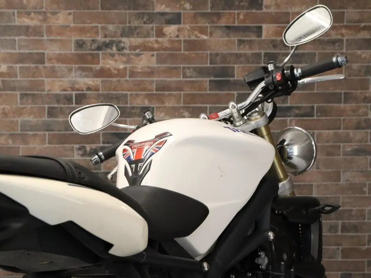 Triumph Street Triple (2007 - 12) (8)