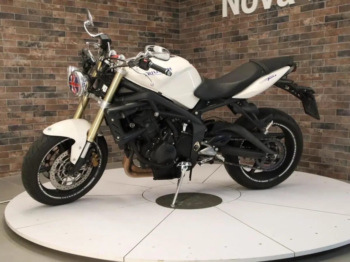 Triumph Street Triple (2007 - 12) (2)