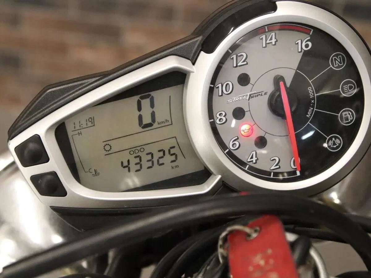 Triumph Street Triple (2007 - 12) (14)