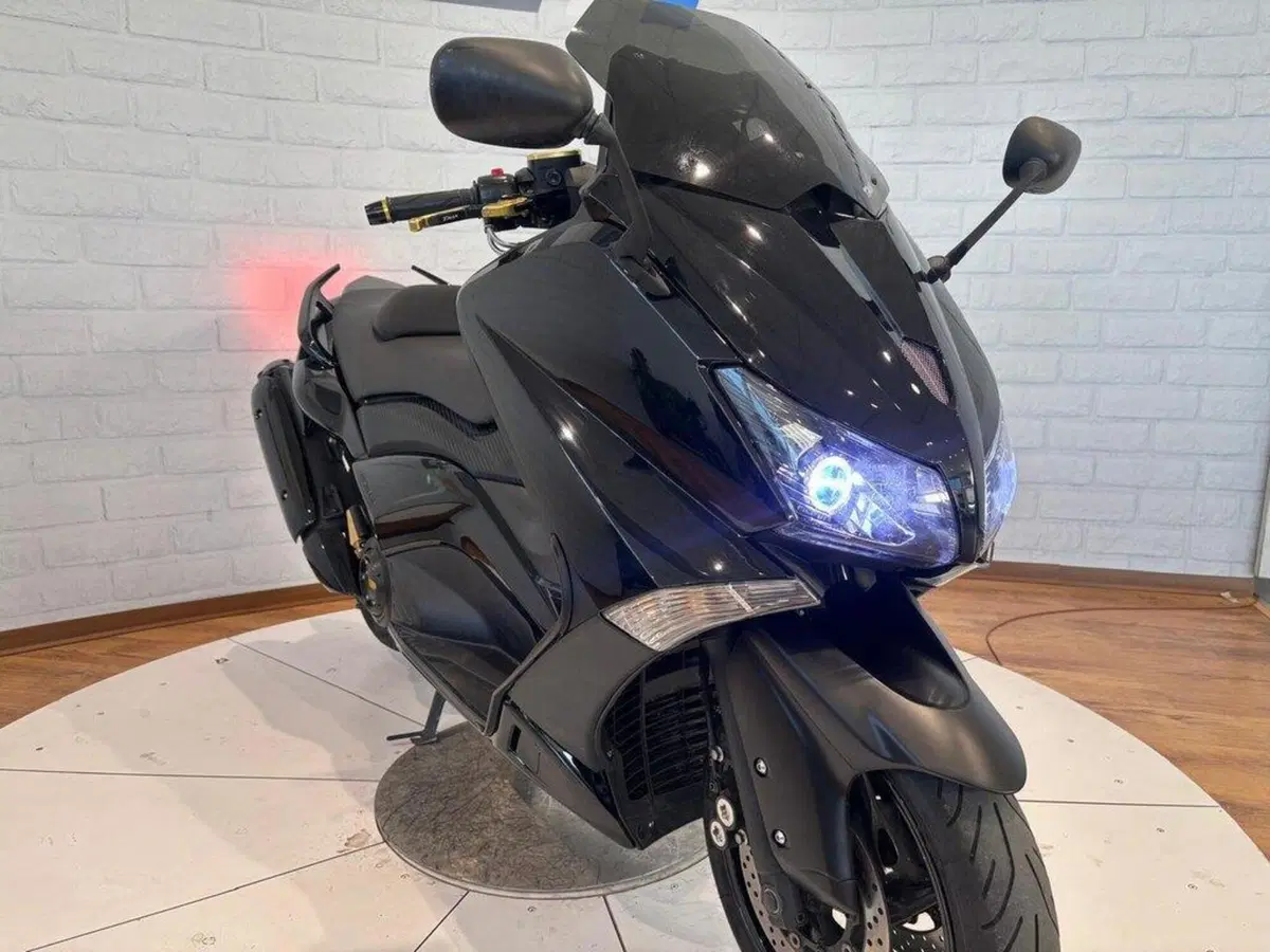 Yamaha T-Max 530 Bronze Max ABS (2014) (2)