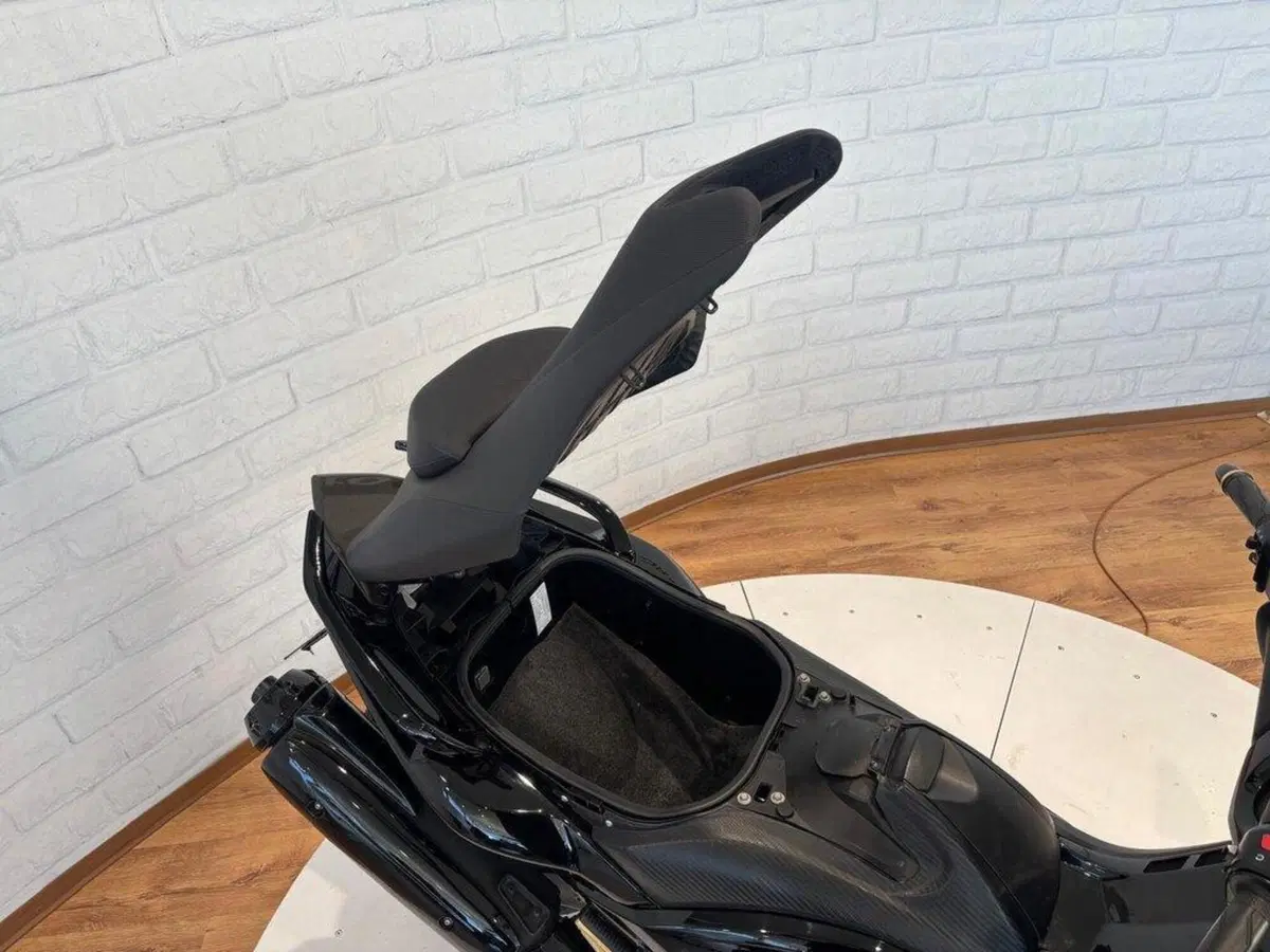 Yamaha T-Max 530 Bronze Max ABS (2014) (13)