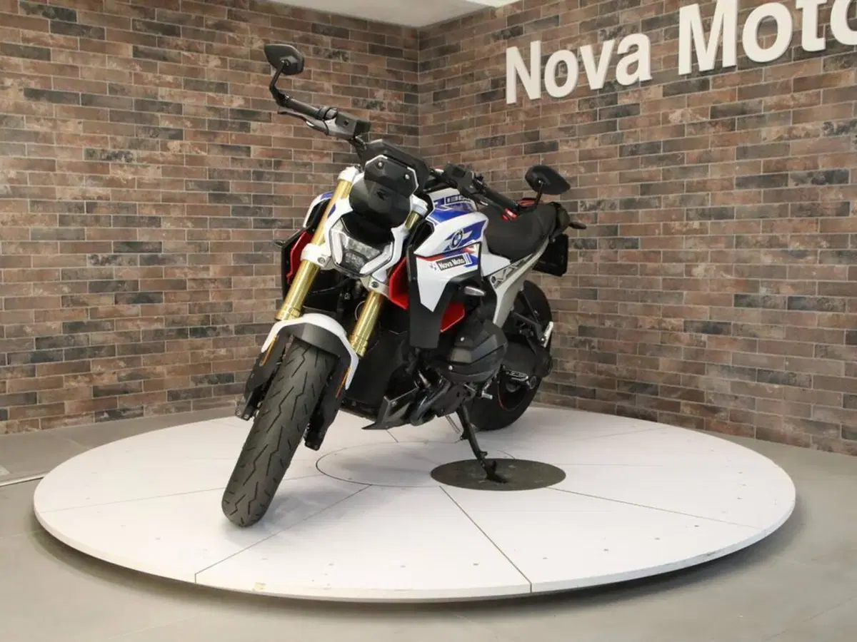 Bmw R 1300 R (2026 - 27) (3)