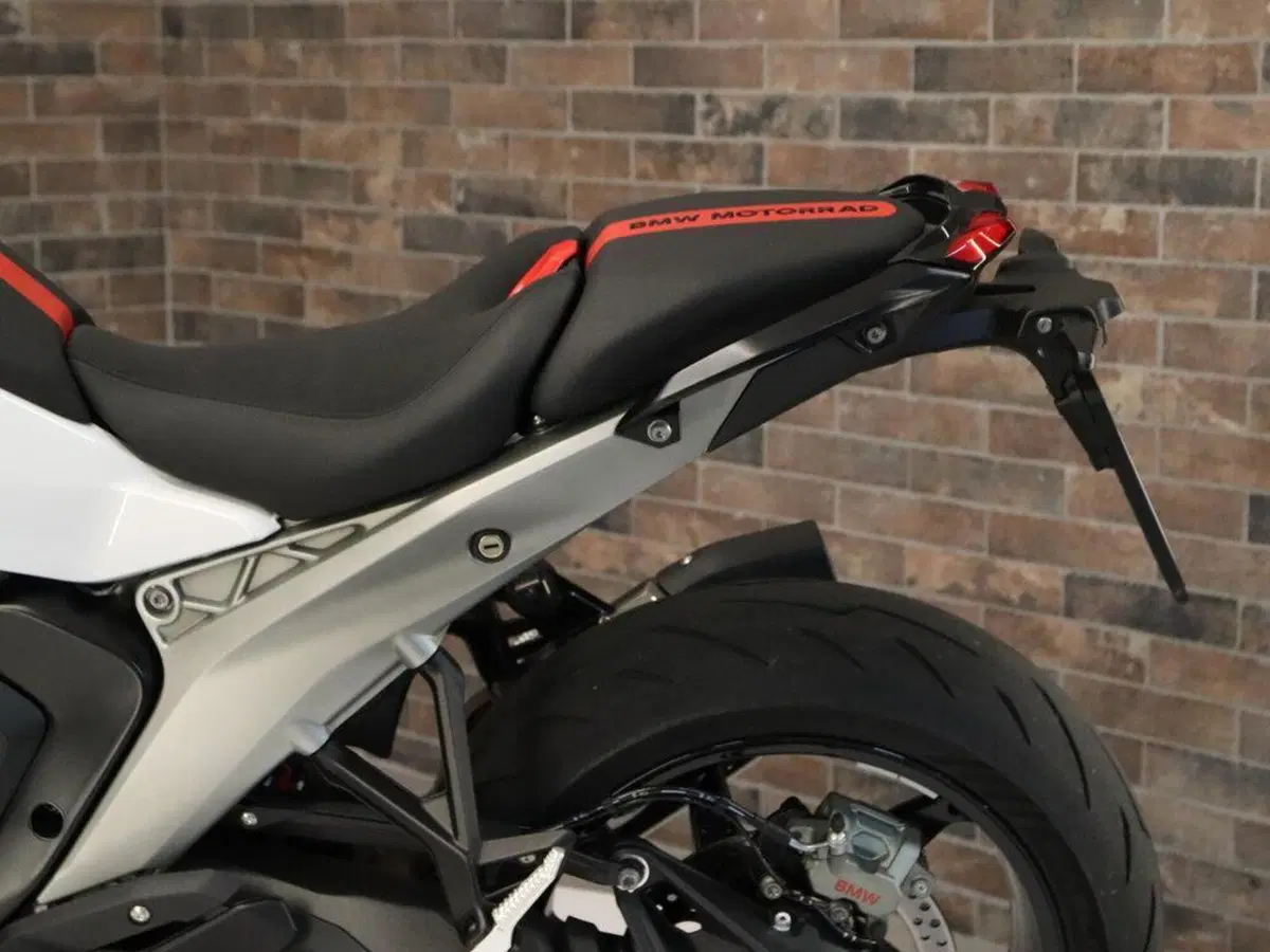 Bmw R 1300 R (2026 - 27) (10)