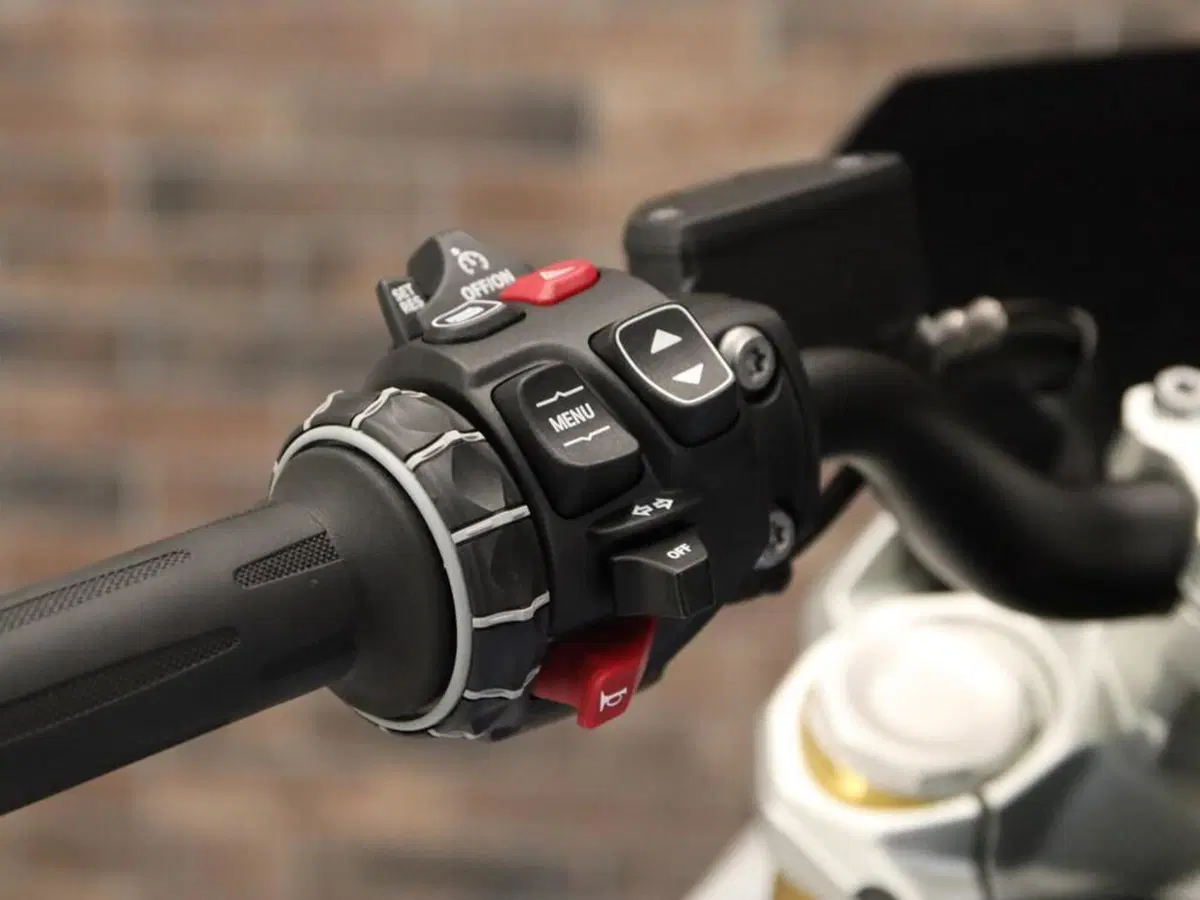 Bmw R 1300 R (2026 - 27) (11)