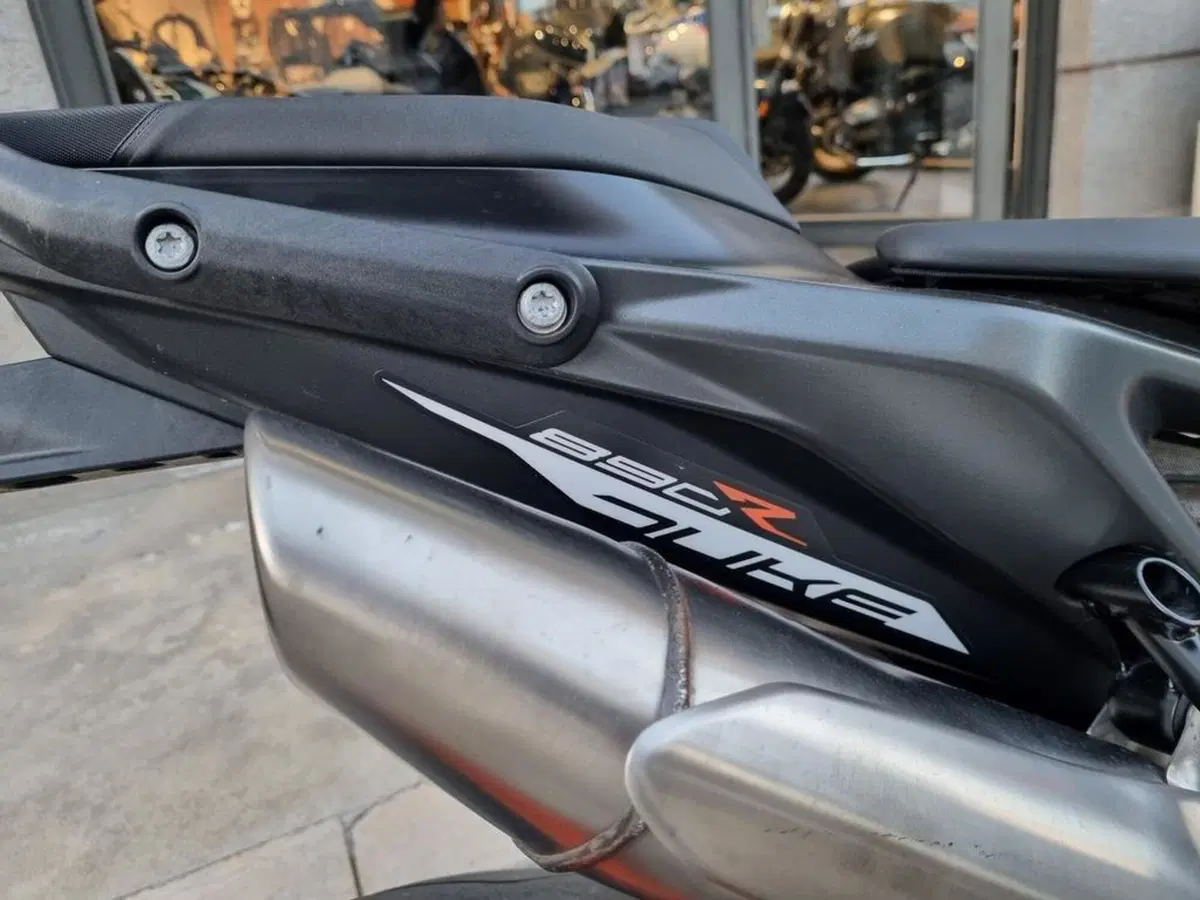 KTM 890 Duke R (2020) (6)