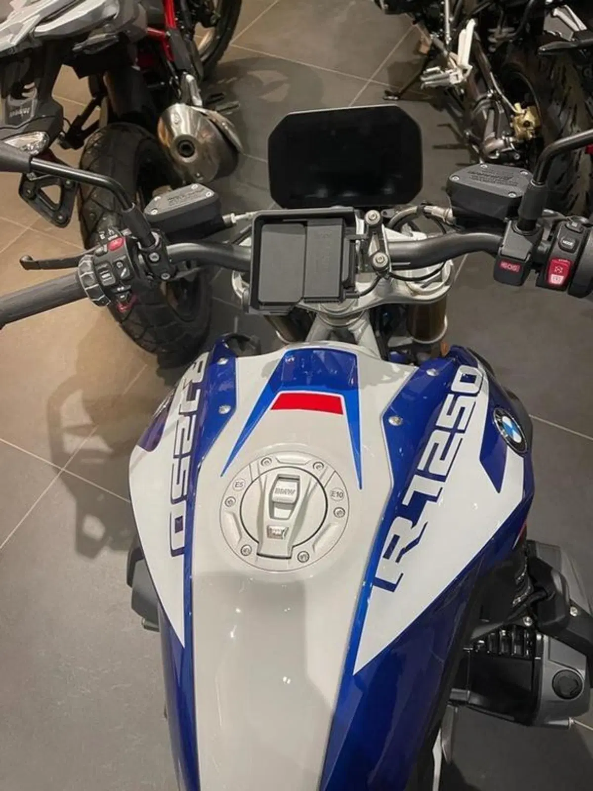 Bmw R 1250 R (2021 - 25) (3)