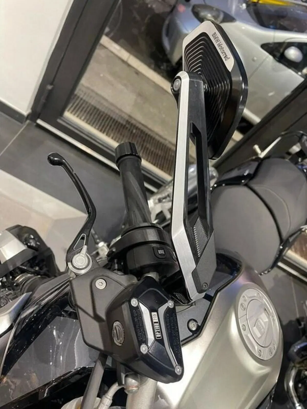 Bmw R 1250 R (2021 - 25) (2)