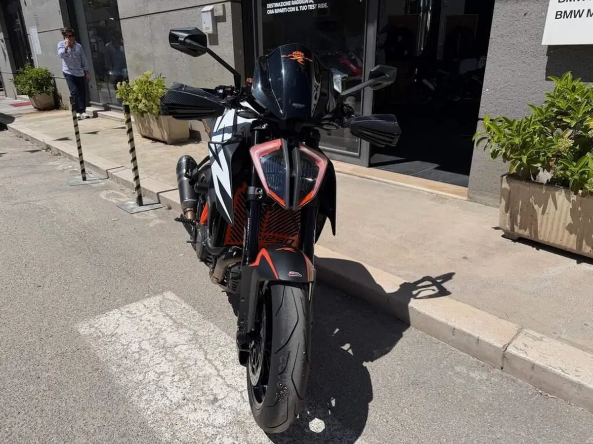 KTM 1290 Super Duke R (2019) (3)