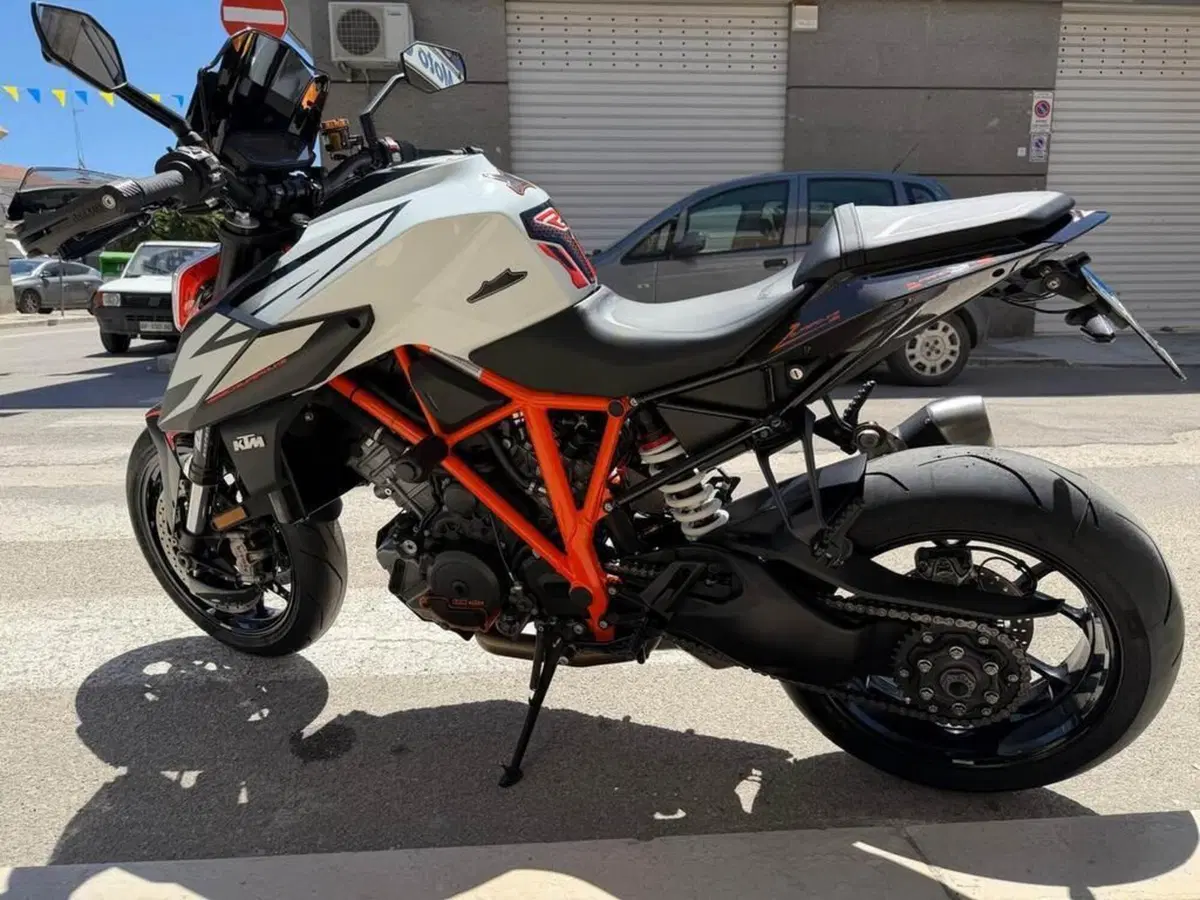 KTM 1290 Super Duke R (2019) (8)