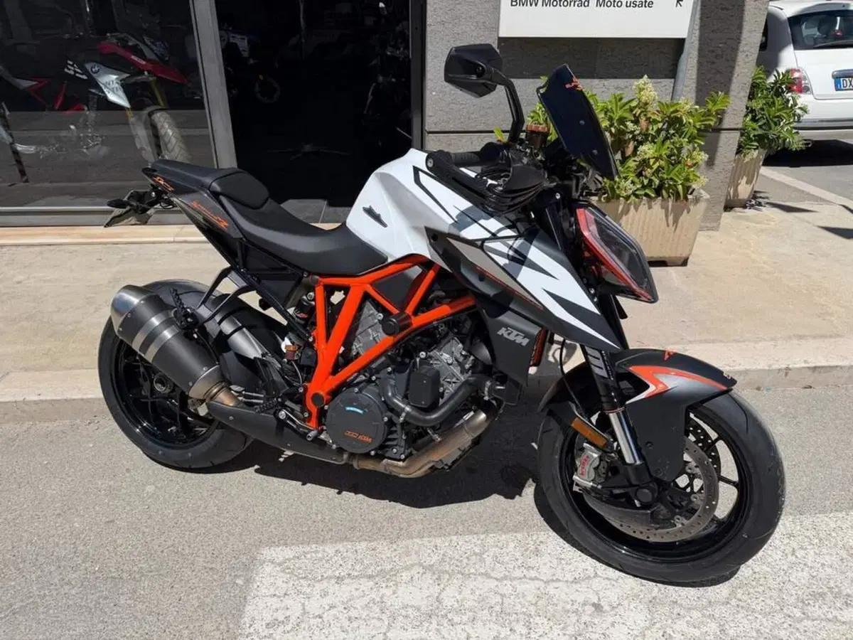 KTM 1290 Super Duke R (2019) (4)