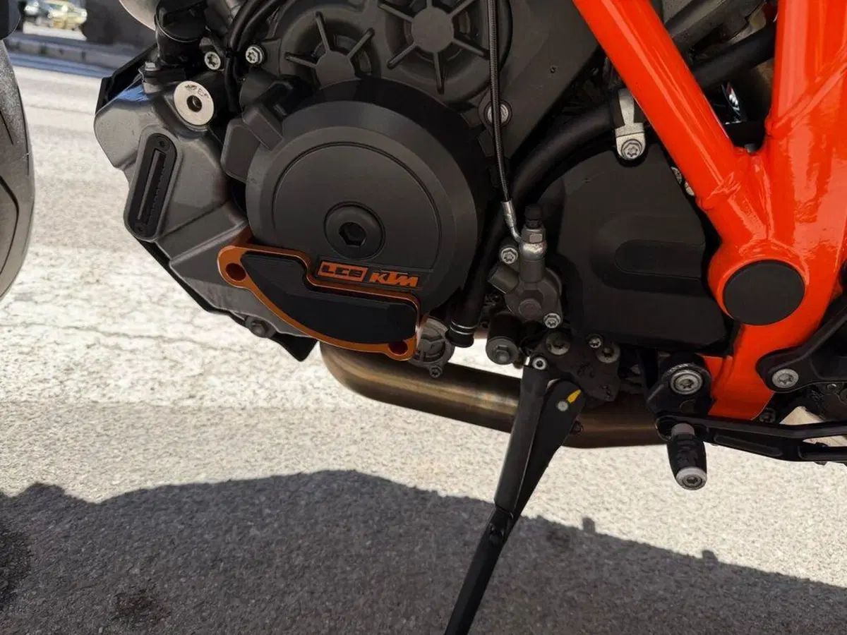 KTM 1290 Super Duke R (2019) (10)