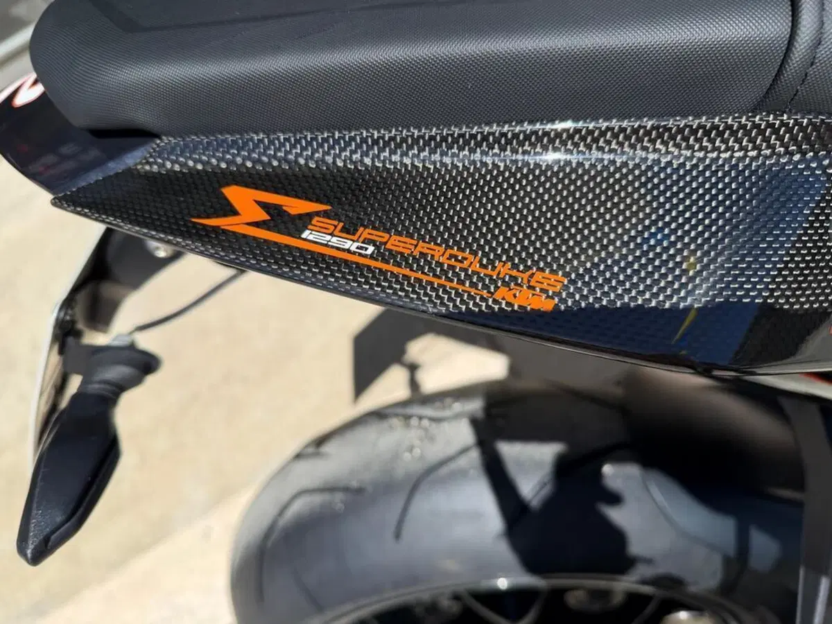 KTM 1290 Super Duke R (2019) (6)