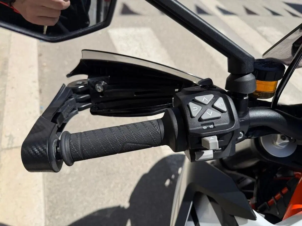 KTM 1290 Super Duke R (2019) (11)