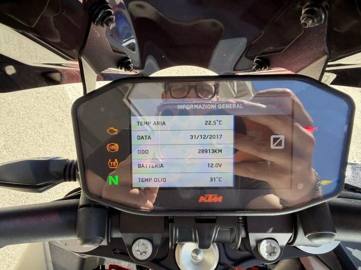 KTM 1290 Super Duke R (2019) (12)