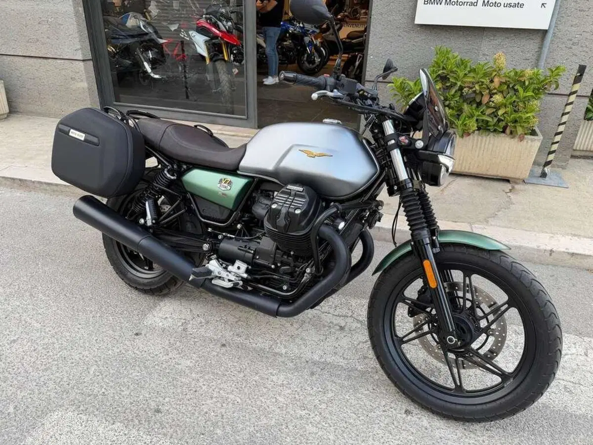 Moto Guzzi V7 Stone (2021 - 24) (4)