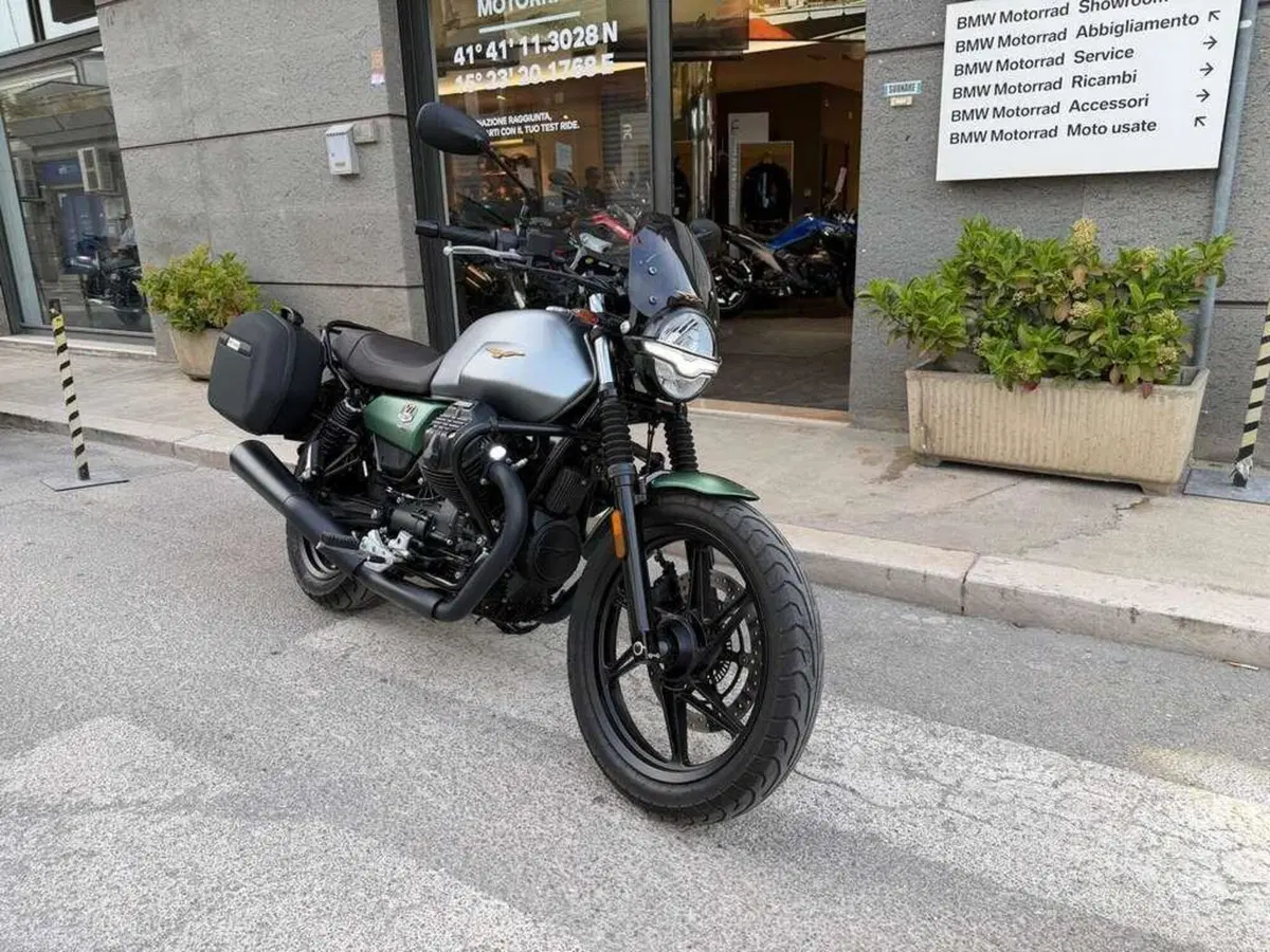Moto Guzzi V7 Stone (2021 - 24) (2)