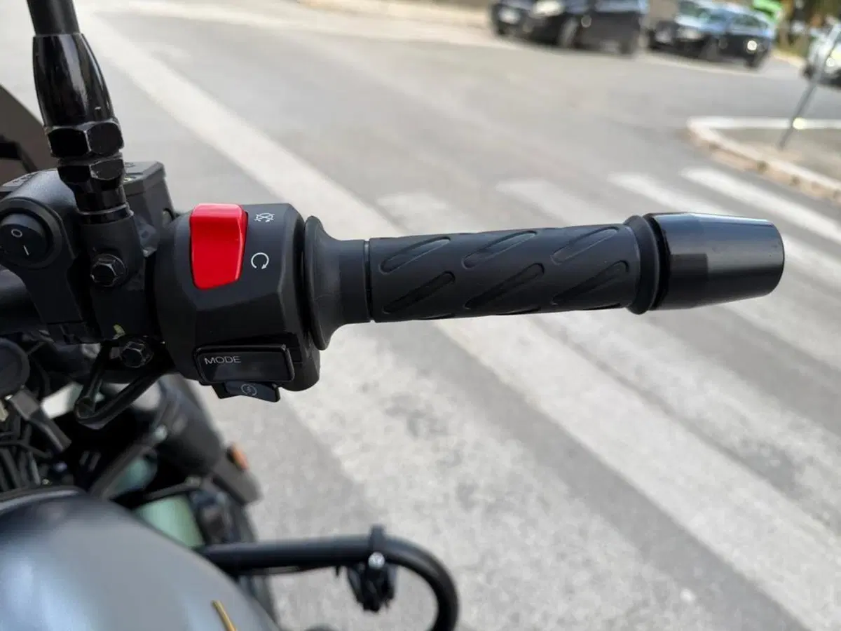 Moto Guzzi V7 Stone (2021 - 24) (14)