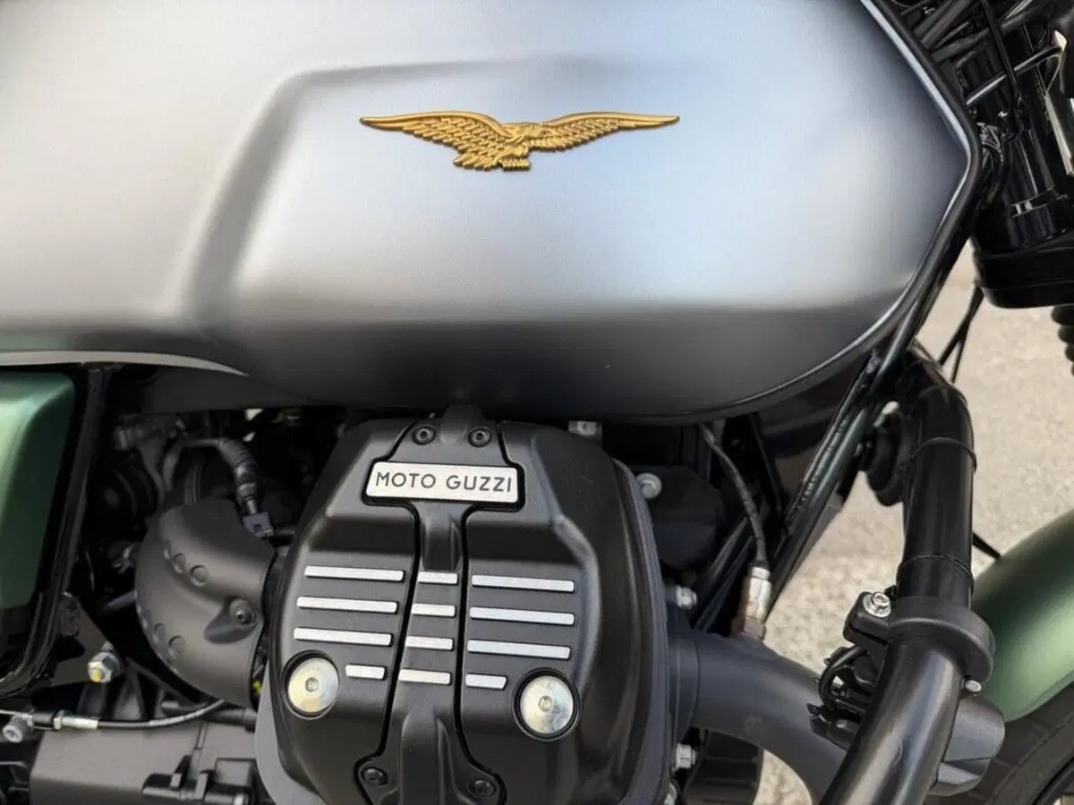 Moto Guzzi V7 Stone (2021 - 24) (6)