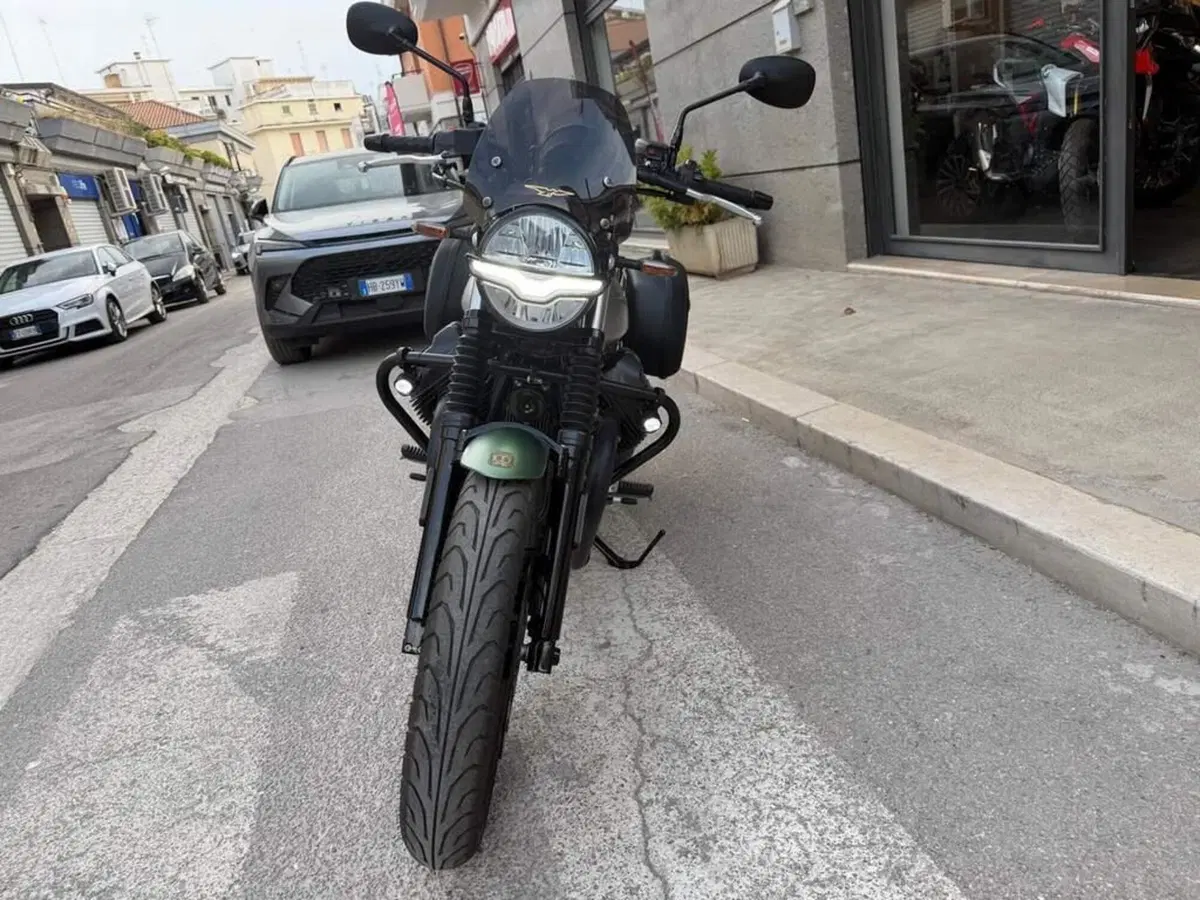 Moto Guzzi V7 Stone (2021 - 24) (3)