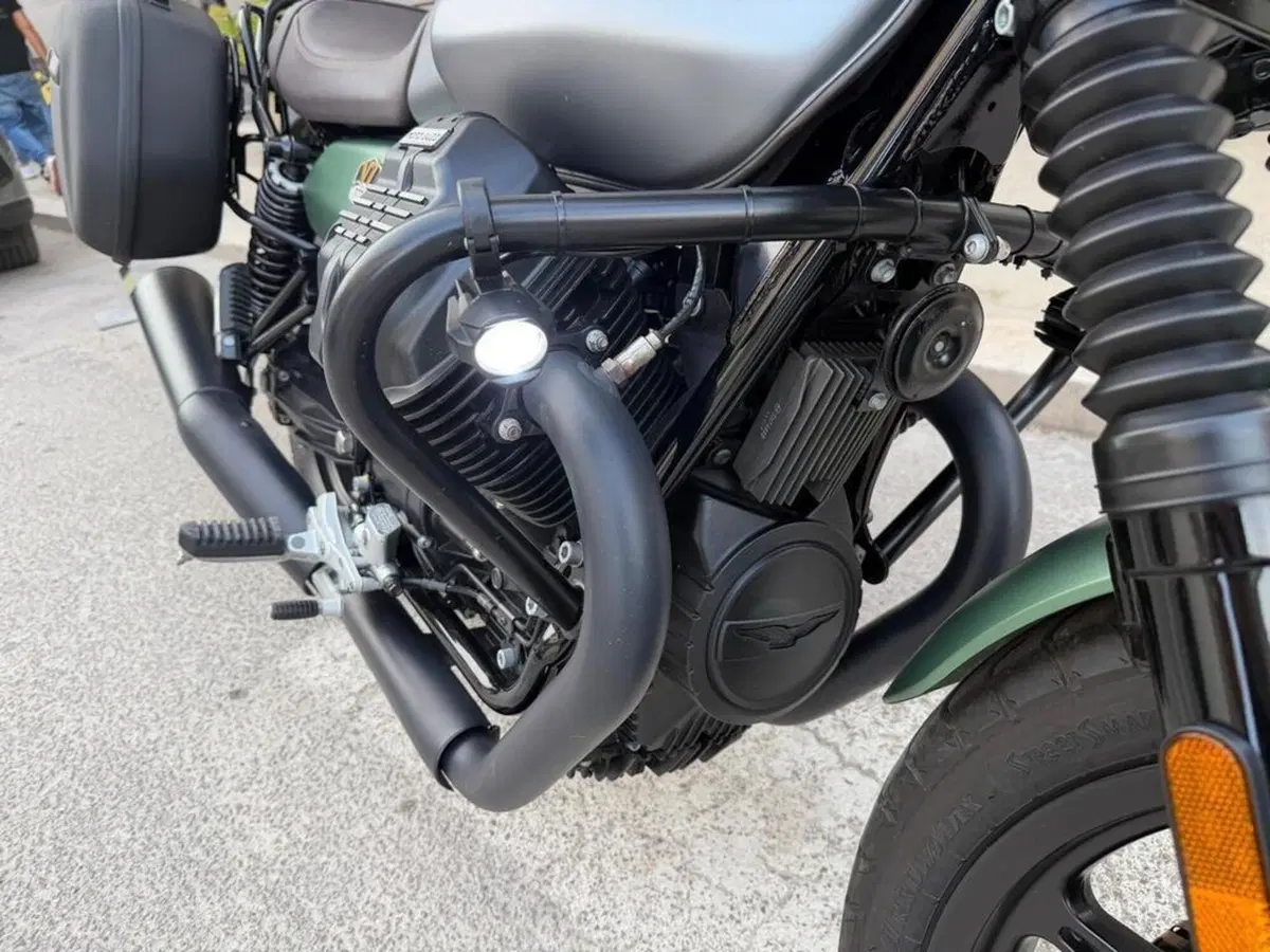 Moto Guzzi V7 Stone (2021 - 24) (15)