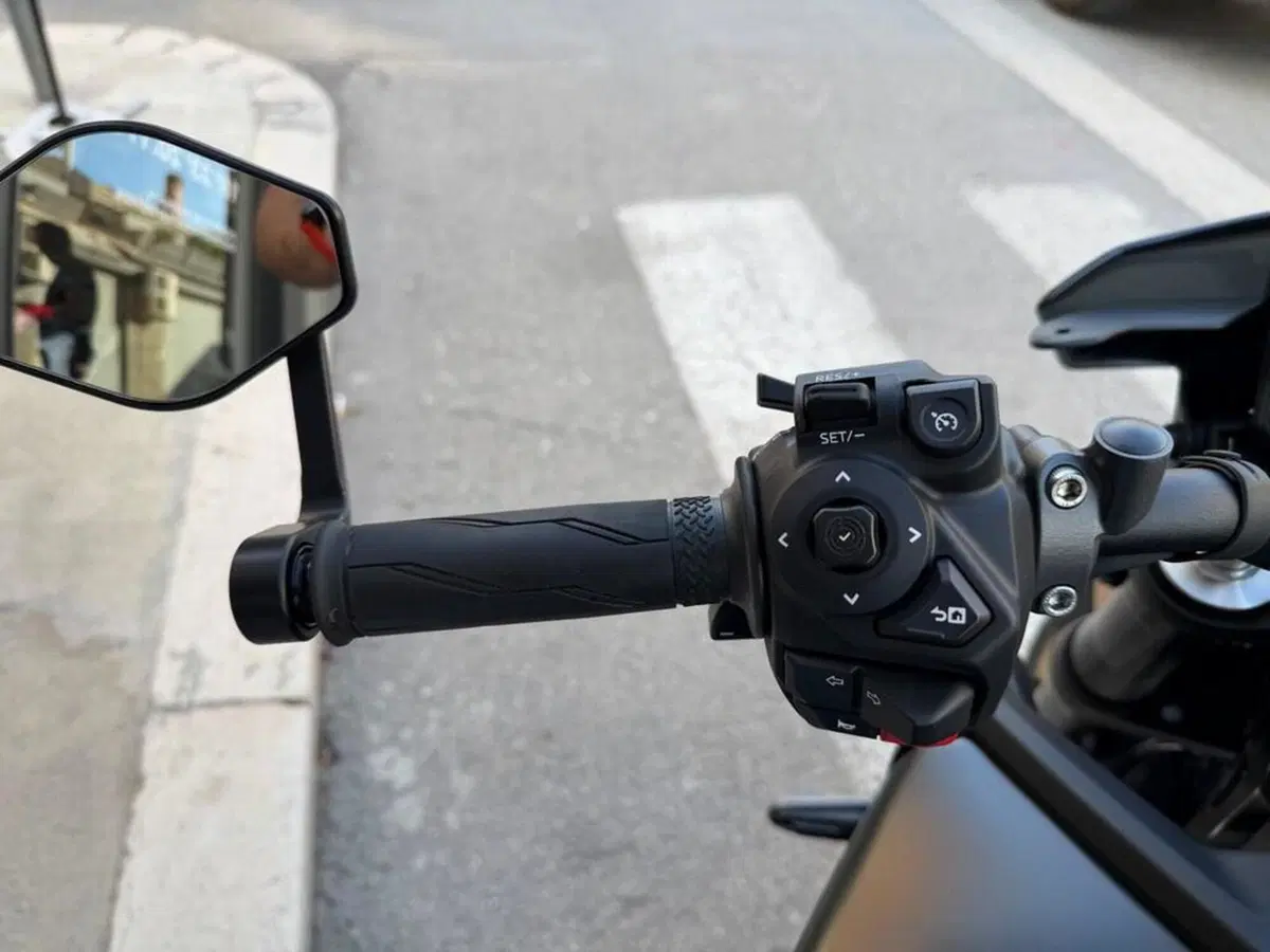 Yamaha MT-09 Y-AMT (2024 - 26) (9)