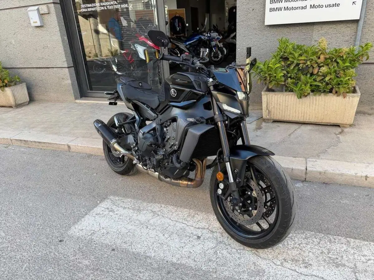 Yamaha MT-09 Y-AMT (2024 - 26) (2)
