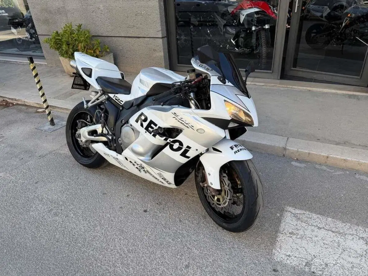 Honda CBR 1000 RR Fireblade (2004 - 05)