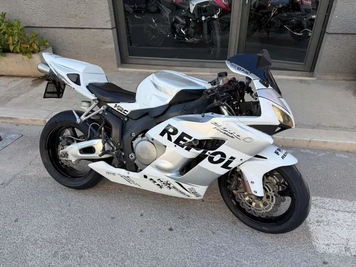 Honda CBR 1000 RR Fireblade (2004 - 05) (3)