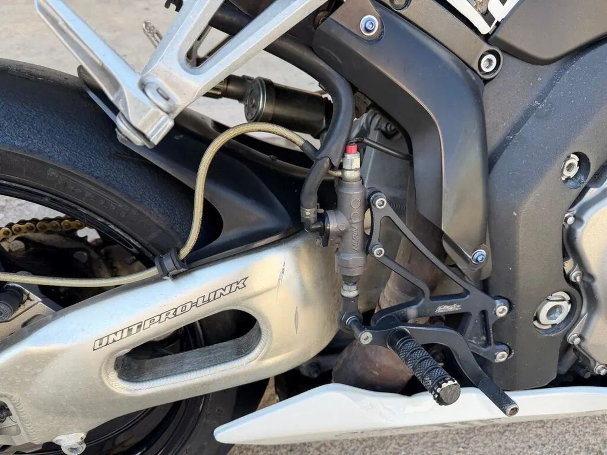Honda CBR 1000 RR Fireblade (2004 - 05) (5)