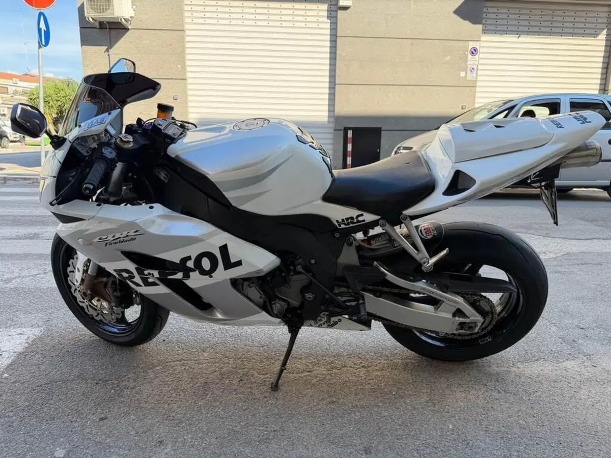 Honda CBR 1000 RR Fireblade (2004 - 05) (7)