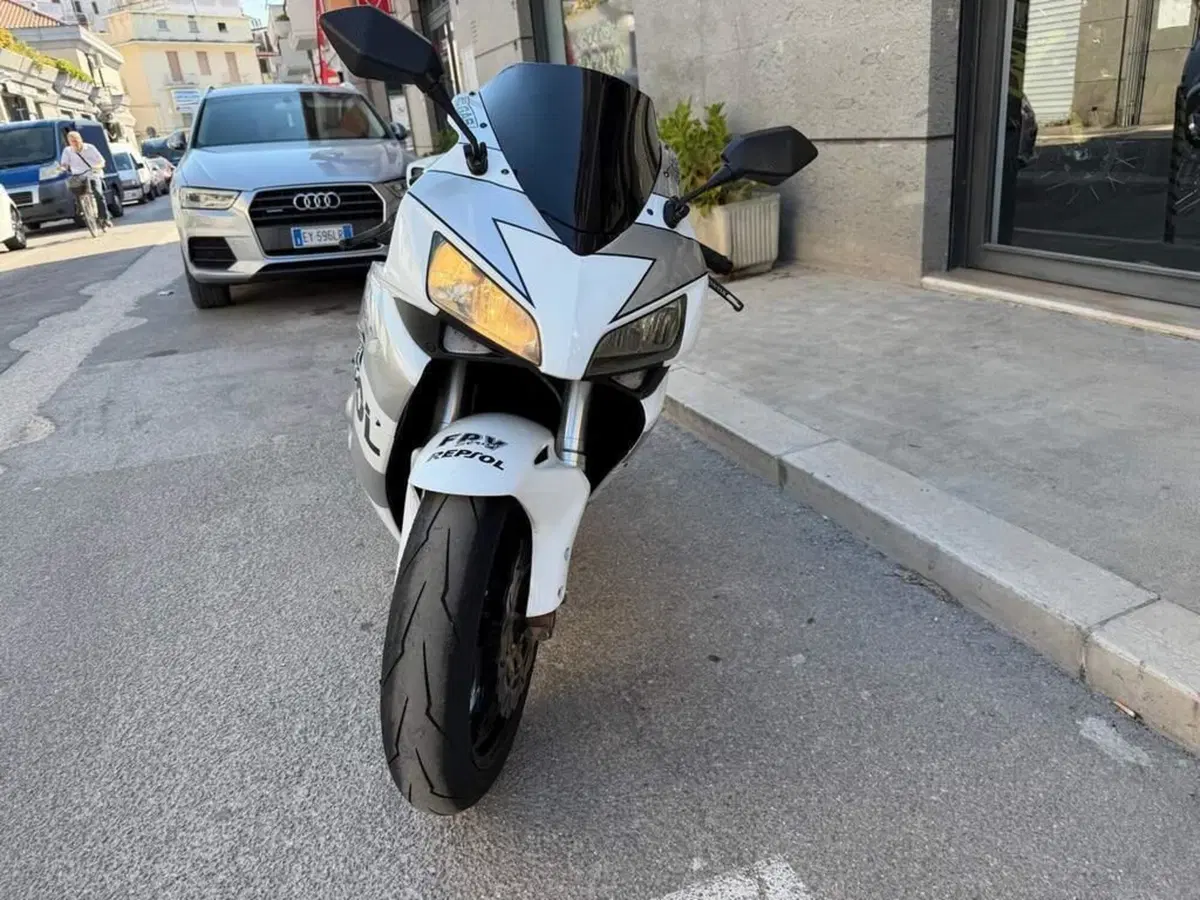 Honda CBR 1000 RR Fireblade (2004 - 05) (2)