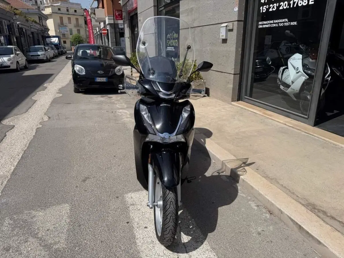 Honda SH 350 (2021 - 24) (2)